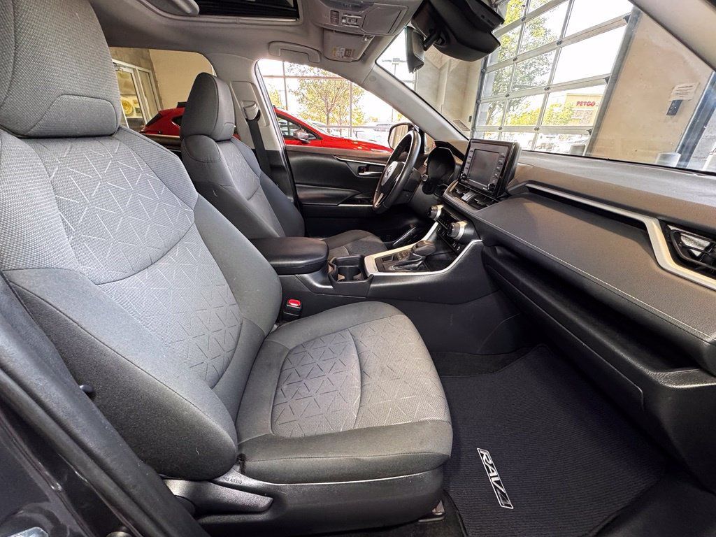 Certified 2021 Toyota RAV4 XLE w/ Convenience Package AWD/4WD image 51
