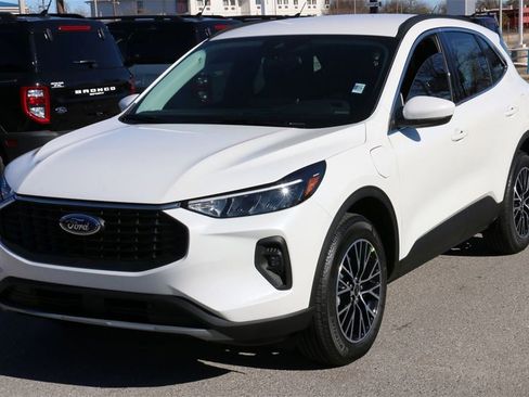 New 2025 Ford Escape SE image 2
