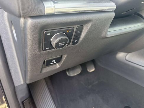 Used 2025 Ford Expedition Platinum w/ Driver's Package AWD/4WD image 23