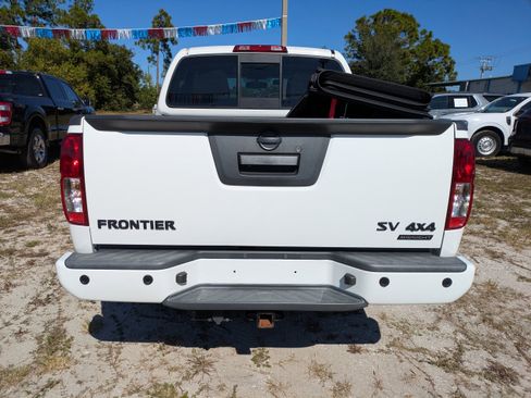 Used 2021 Nissan Frontier SV w/ Midnight Edition Floor Mats image 5