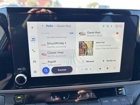 Used 2025 Toyota Camry SE image 12