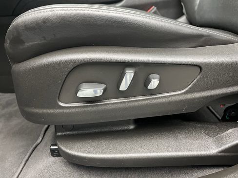 Used 2023 Cadillac XT6 Sport w/ Technology Package image 12