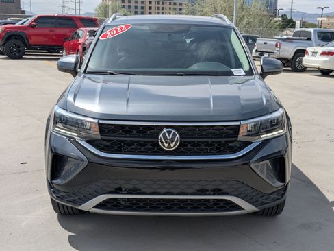 Used 2022 Volkswagen Taos SE FWD image 9