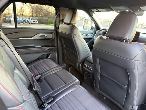 Certified 2025 Ford Explorer ST-Line w/ Premium Package image 6