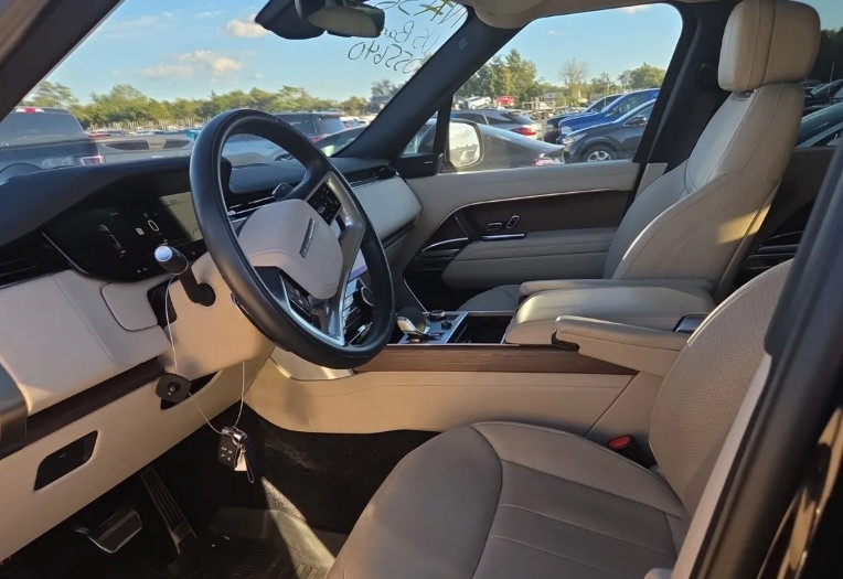 Used 2023 Land Rover Range Rover SE AWD/4WD image 5