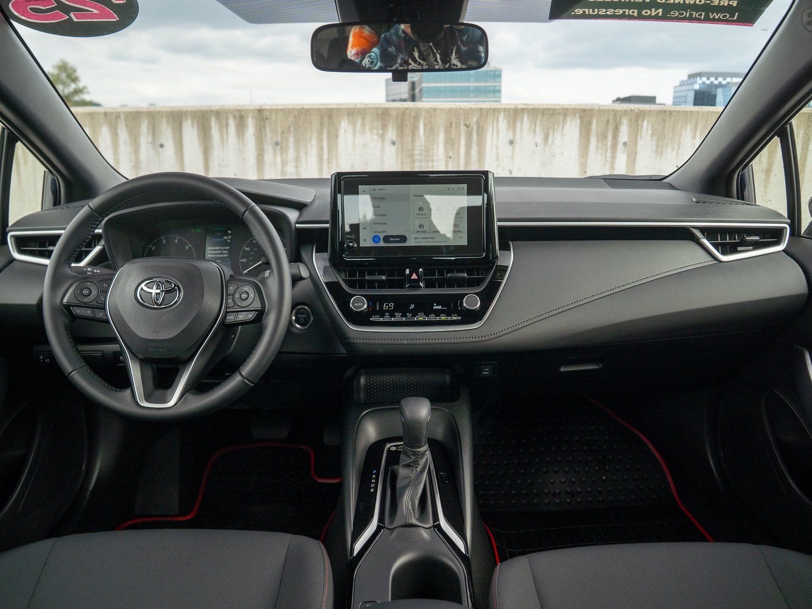 Used 2025 Toyota Corolla SE FWD image 18