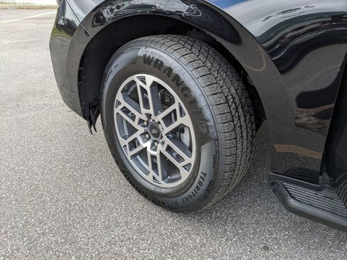 Used 2025 Ford Expedition Active image 33