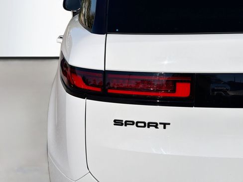Used 2024 Land Rover Range Rover Sport SE image 11