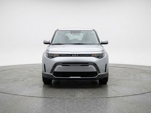 Used 2025 Kia Soul LX w/ LX Technology Package image 2