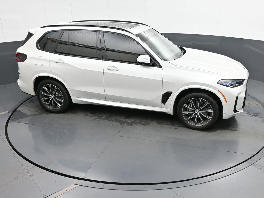 Used 2025 BMW X5 xDrive40i w/ M Sport Package AWD/4WD image 49