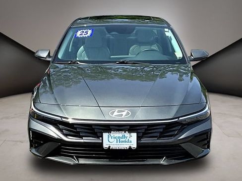Used 2025 Hyundai Elantra Limited FWD image 2