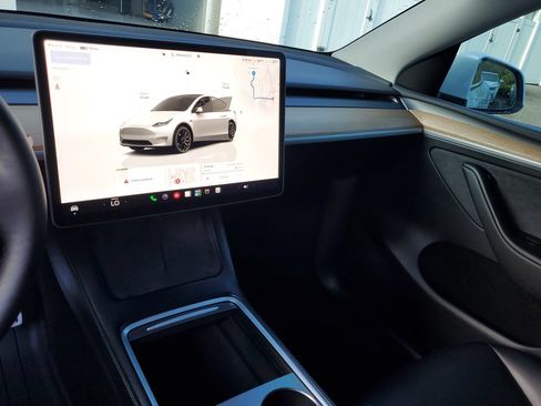 Used 2025 Tesla Model Y Performance AWD/4WD image 25