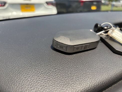 Used 2026 Kia Carnival FWD image 23