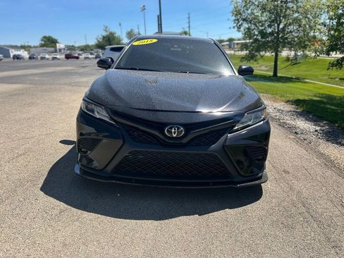 Used 2018 Toyota Camry SE FWD image 2