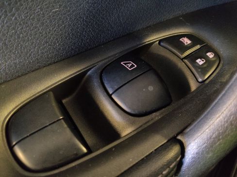 Used 2019 Nissan Rogue SV image 27