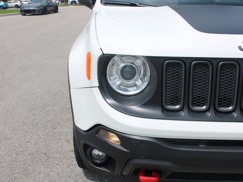 Used 2017 Jeep Renegade Trailhawk w/ Premium Trailhawk Package AWD/4WD image 38