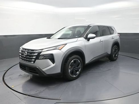 Used 2025 Nissan Rogue SV FWD image 3