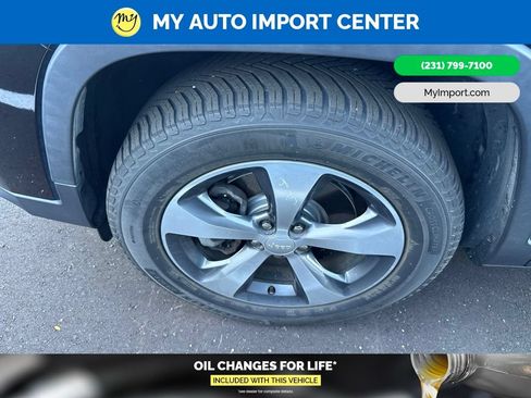 Used 2019 Jeep Cherokee Limited AWD/4WD image 6