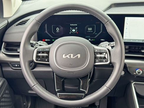 Used 2025 Kia Carnival SX w/ SX Dark Edition Package image 20