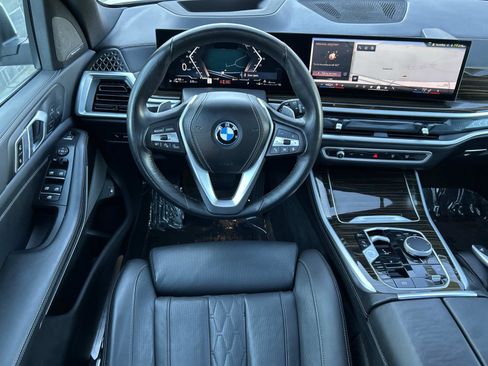 Used 2025 BMW X5 xDrive50e image 9