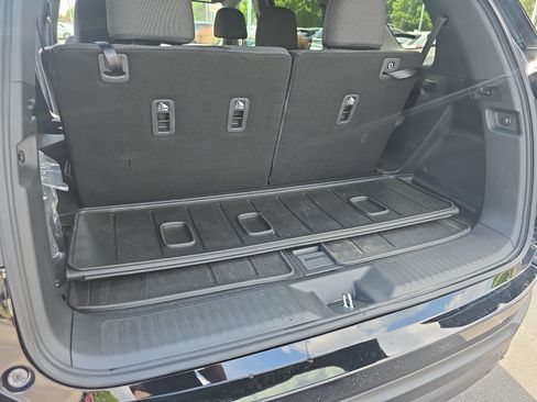 Used 2025 Honda Pilot Sport image 13