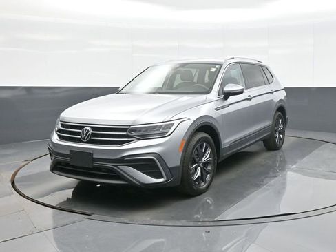Used 2022 Volkswagen Tiguan SE image 3