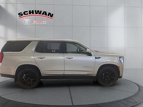 Used 2022 GMC Yukon Denali w/ Denali Premium Package image 6