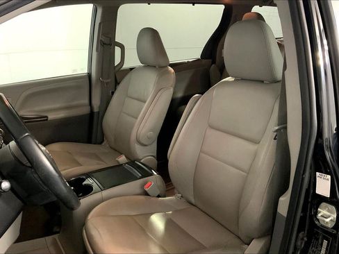 Used 2020 Toyota Sienna XLE FWD image 22