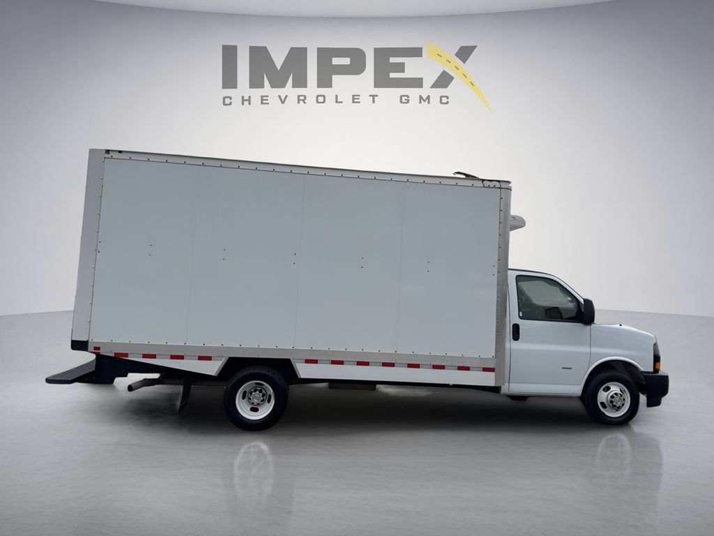 Used 2024 Chevrolet Express 3500 w/ Power Convenience Package RWD image 6