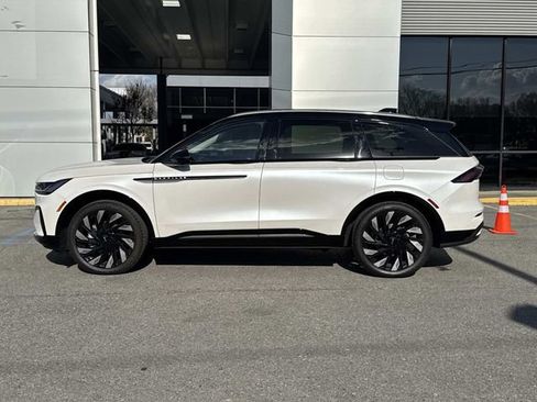 New 2026 Lincoln Nautilus Reserve w/ Jet Appearance Package image 6