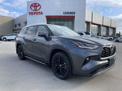 Certified 2025 Toyota Highlander Platinum