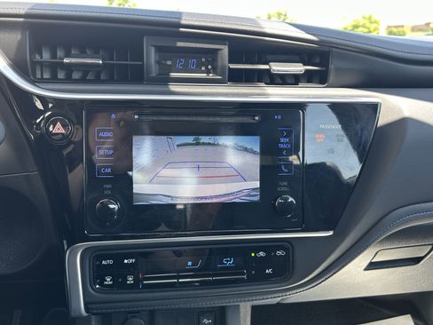 Used 2017 Toyota Corolla SE FWD image 30