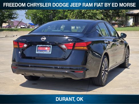 Used 2024 Nissan Altima 2.5 SV FWD image 3