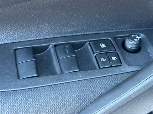 Used 2022 Toyota Corolla LE image 17