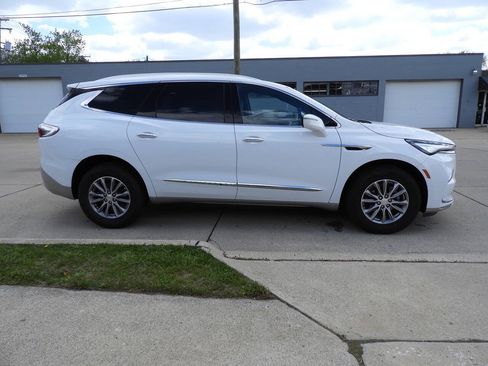 Used 2022 Buick Enclave Essence w/ Trailering Package, 5000 lbs. FWD image 10
