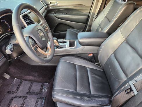 Used 2017 Jeep Grand Cherokee Limited image 15