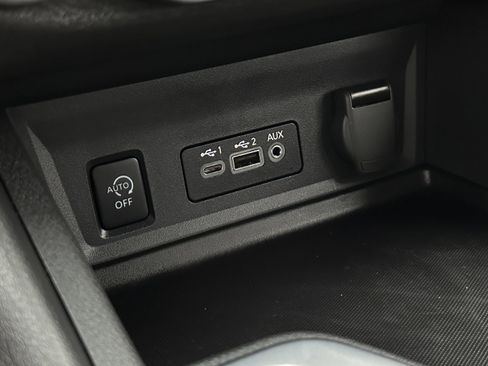 Used 2025 Nissan Sentra SV image 13