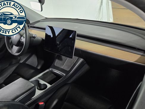 Used 2021 Tesla Model Y Long Range AWD/4WD image 32
