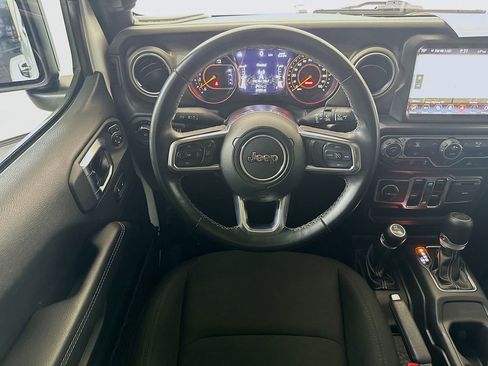 Used 2022 Jeep Wrangler Unlimited Sahara AWD/4WD image 27