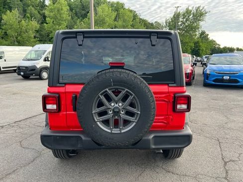 Used 2025 Jeep Wrangler Sport AWD/4WD image 5