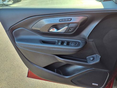 Used 2024 GMC Terrain SLT w/ Infotainment Package II image 24