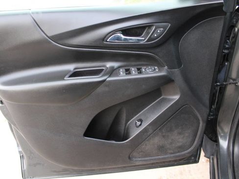 Used 2018 Chevrolet Equinox LT image 10