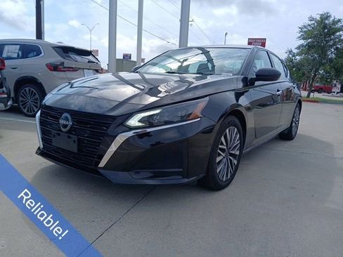Used 2024 Nissan Altima 2.5 SV FWD image 3