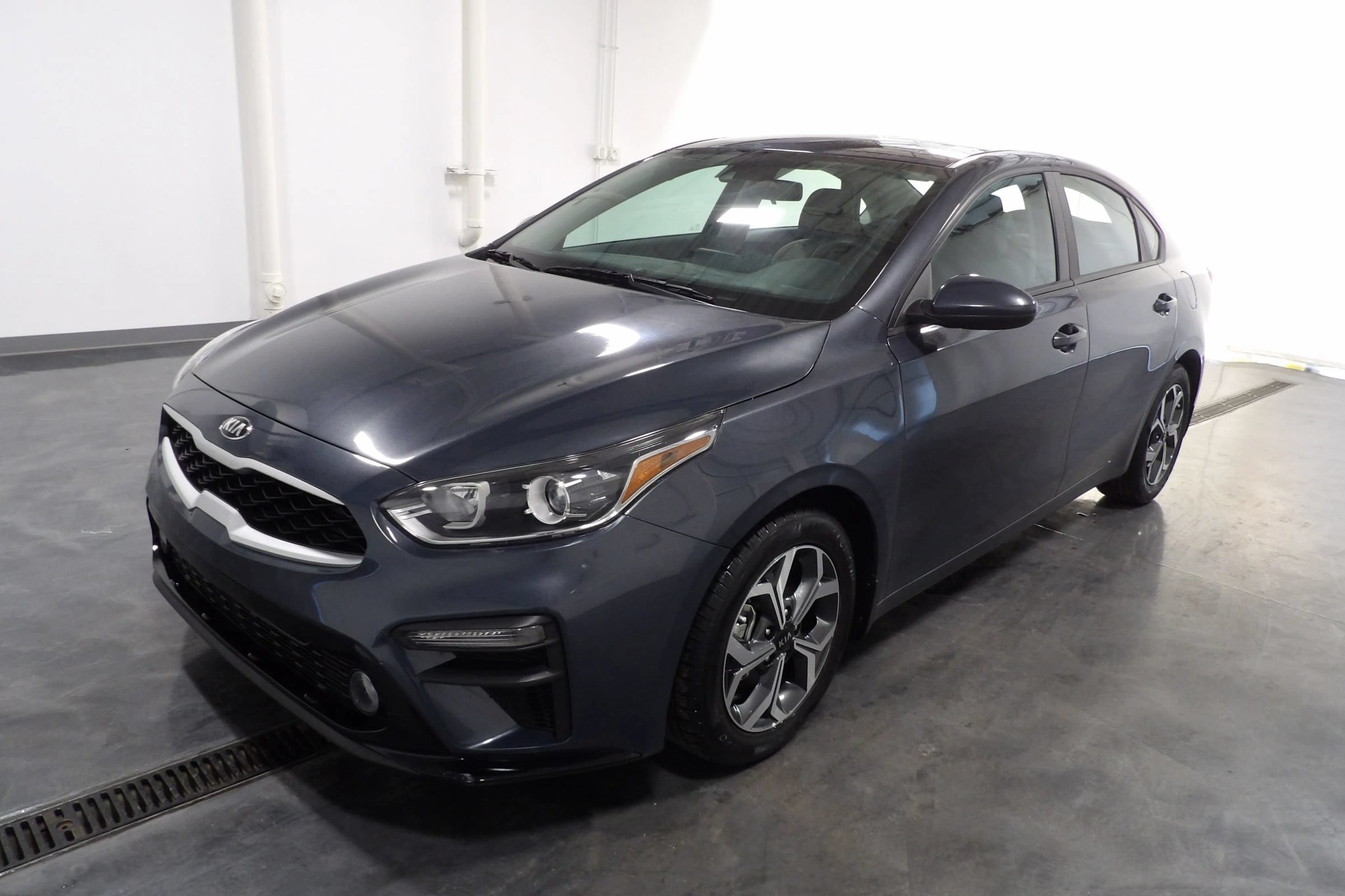 Used 2021 Kia Forte LXS FWD image 3