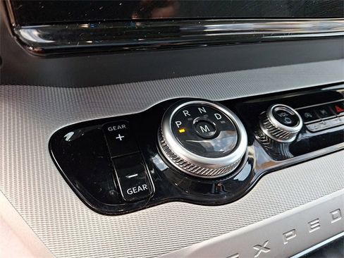 Used 2025 Ford Expedition Active image 15