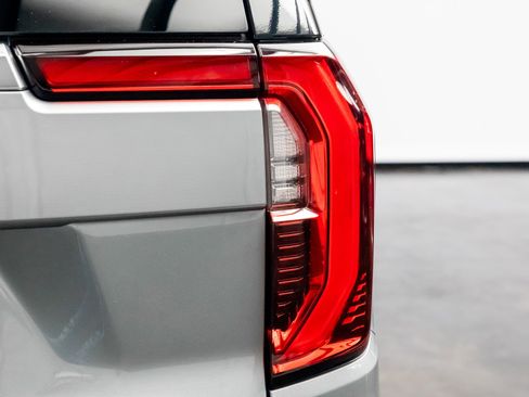 Used 2025 GMC Yukon Denali w/ Sun & Power Step Package image 21