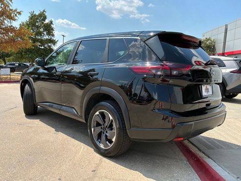 Used 2025 Nissan Rogue SV FWD image 8