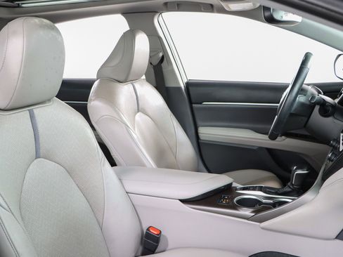 Used 2022 Toyota Camry XLE image 27