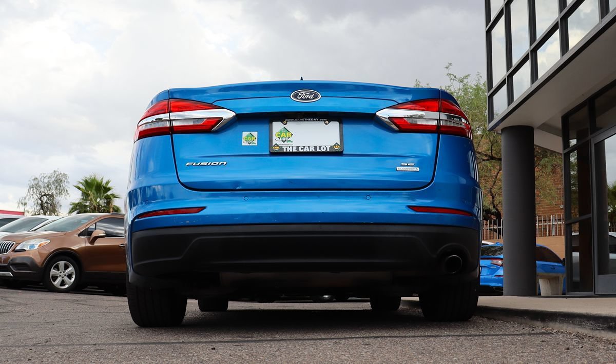 Used 2019 Ford Fusion SE FWD image 12