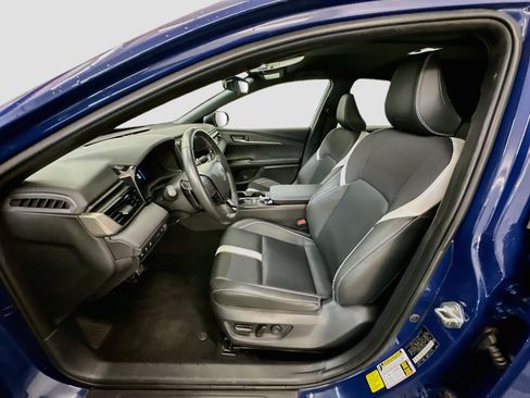 Used 2025 Toyota Camry SE FWD image 13